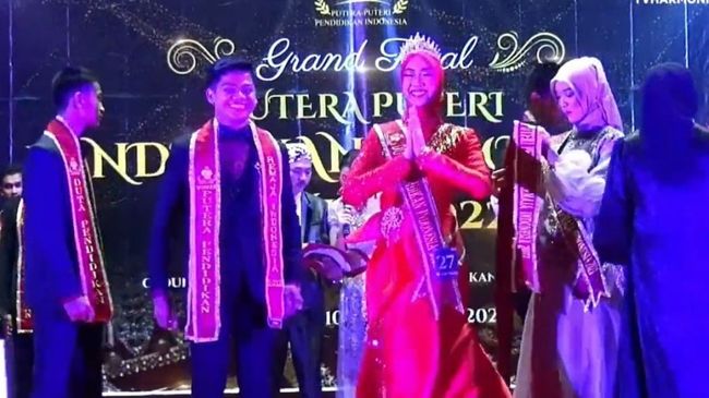 Siswi MAN 1 Lumajang Juarai Puteri Pendidikan 2022 Kalahkan 300 Peserta